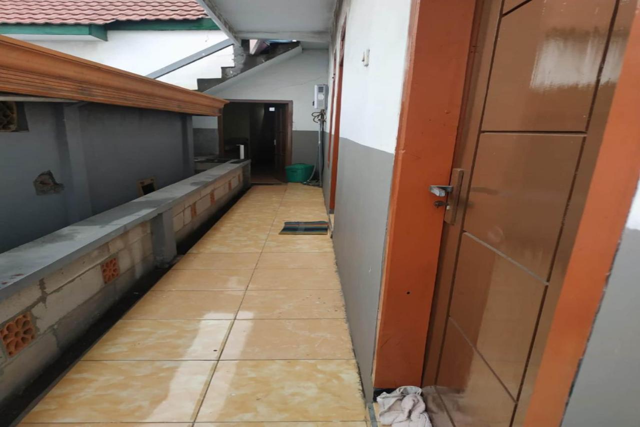 Oyo 90097 Homestay Sinta Ndani Putri Probolinggo Exterior foto